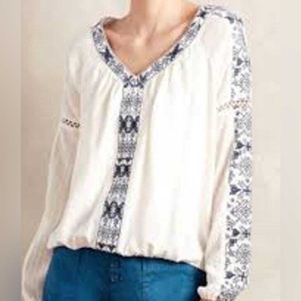 Anthropologie Akemi and Kin Embroidered Blouse Womens size Small NWT